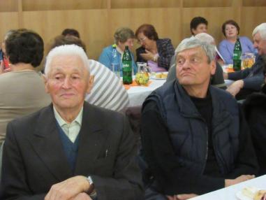 Mesiac úcty k starším Mesiac úcty k starším