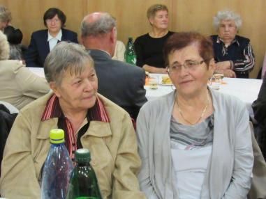 Mesiac úcty k starším Mesiac úcty k starším