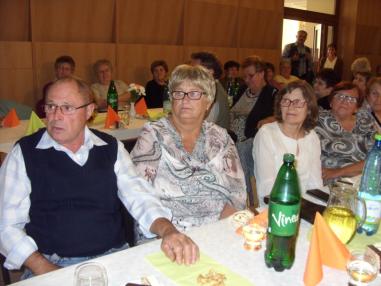 Mesiac úcty k starším Mesiac úcty k starším