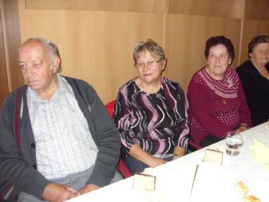 Mesiac úcty k starším Mesiac úcty k starším