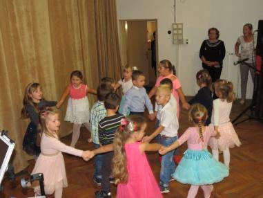 Mesiac úcty k starším Mesiac úcty k starším