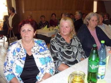 Mesiac úcty k starším Mesiac úcty k starším